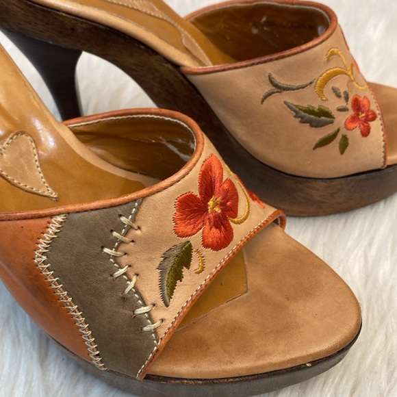 Pazzo Embroidered Leather Platform Wood Heel Sandals, Size 8.5M - Picture 10 of 16